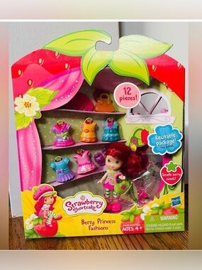 2012 Strawberry Shortcake Berry Princess Fashions & Mini 3” Doll Hasbro Rare